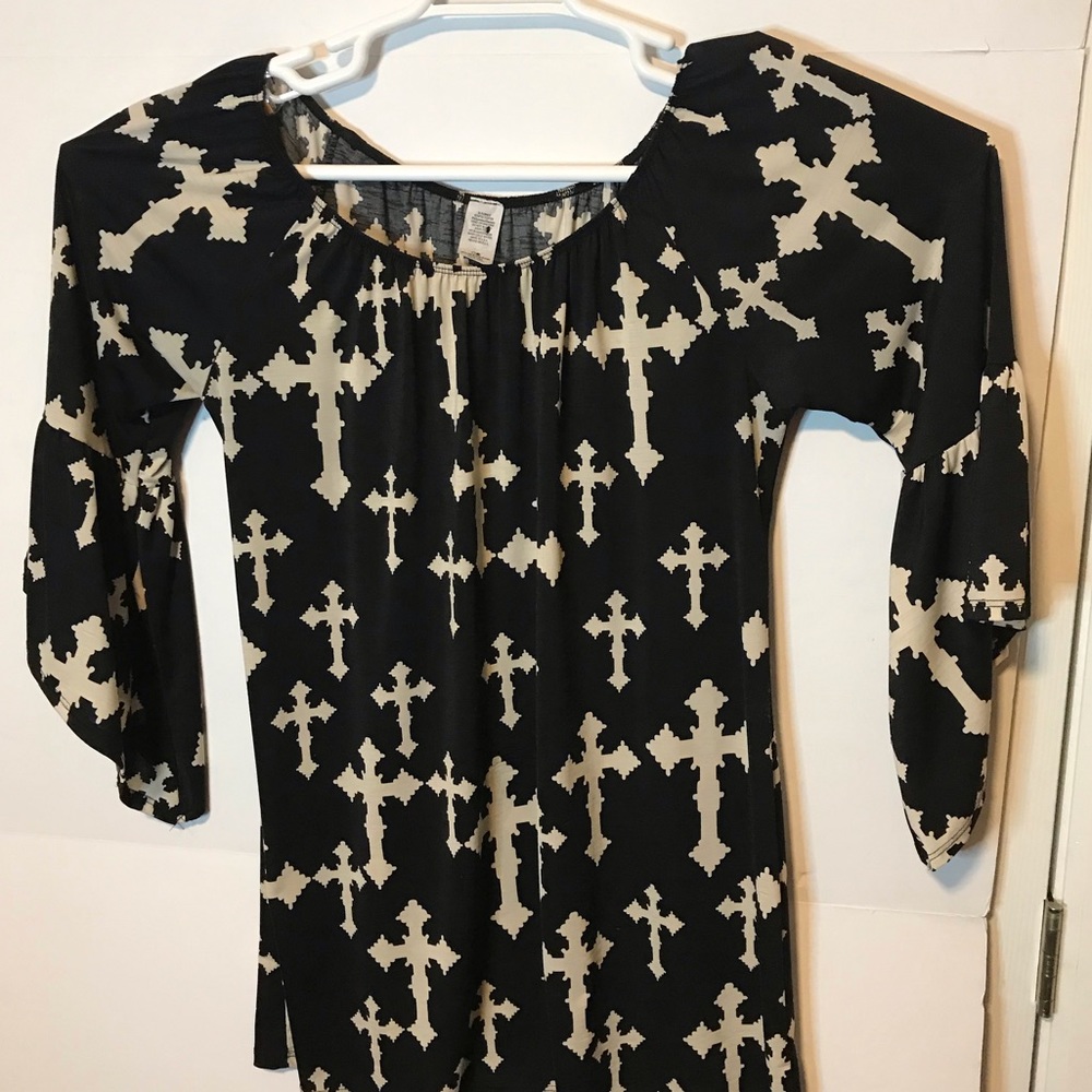Slavance Womens Black and White Large Cross Top